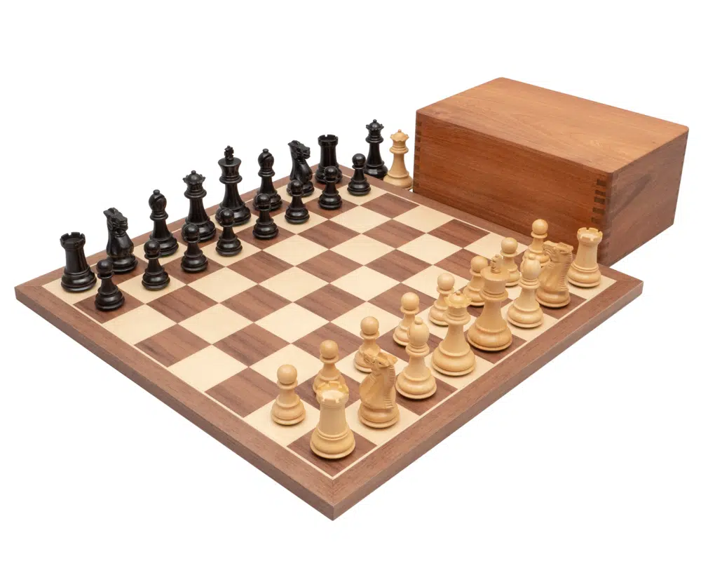 Ensemble Competition Echiquier en Bois de Noyer et d'Erable, Jeu d'Echecs en Bois de Buis & Coffret de Rangement en Bois de Rose Doré