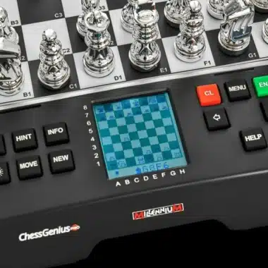 Chess Genius Pro détail de l'écran tactile et des boutons de commande