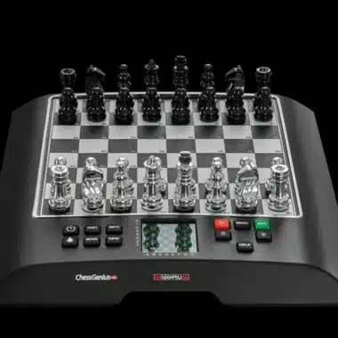 Jeu d'échecs électronique Chess Genius Pro vue d'ensemble avec pièces argentées et noires