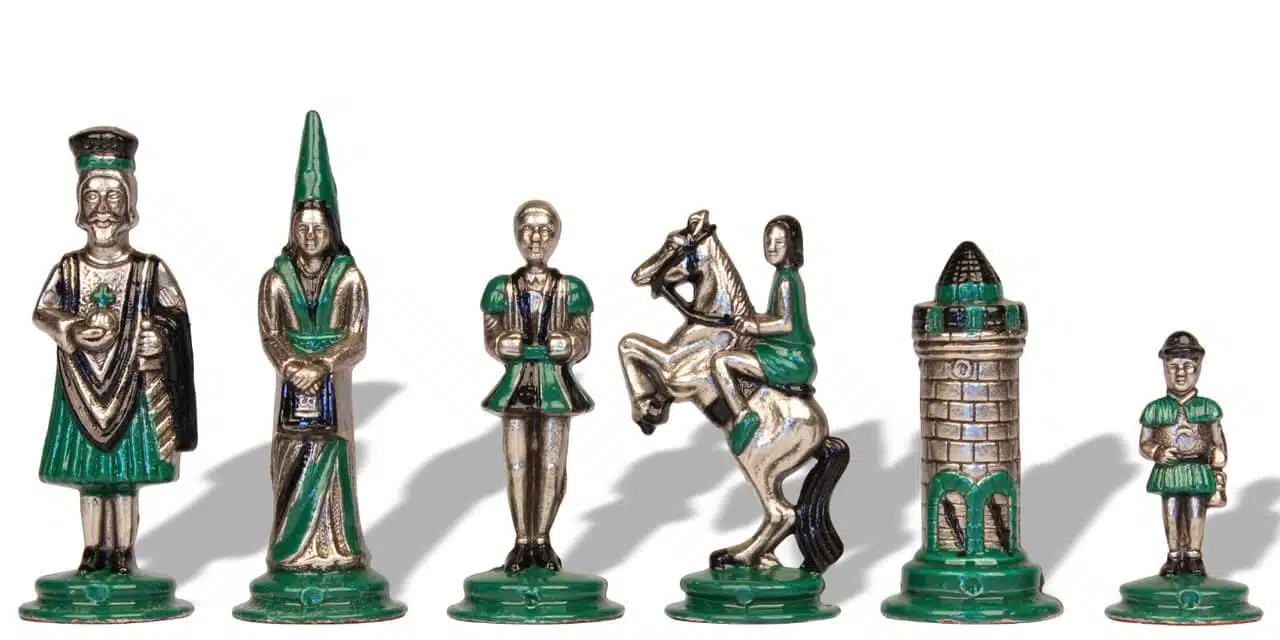 Jeu d'Echecs en Métal Peint à la Main Camelot et La Légende du Roi Arthur – Image 3
