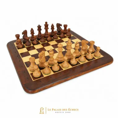 Ensemble complet avec échiquier en bois de rose doré et pièces assorties