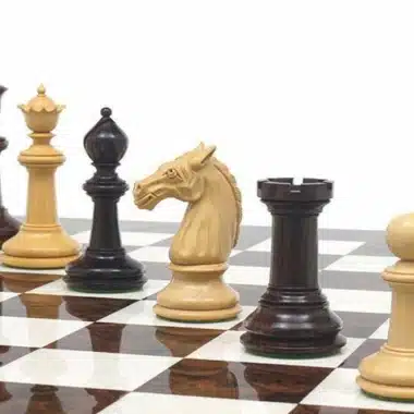 Ensemble "Bois de Rose Luxe" Echiquier en Bois de Noyer Foncé & Jeu d'Echecs en Bois de Rose Massif