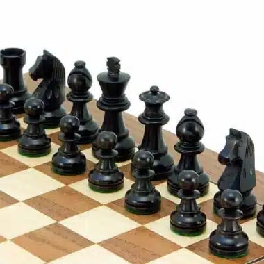 Ensemble "Deluxe Small" Echiquier en Bois de Noyer & Jeu d'Echecs en Bois de Buis Ebonisé