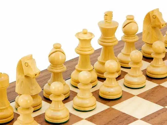 Ensemble "Deluxe Small" Echiquier en Bois de Noyer & Jeu d'Echecs en Bois de Buis Ebonisé