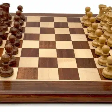 Ensemble Classic XII Echiquier en Bois de Rose Doré et Erable & Jeu d'Echecs en Bois de Rose Doré – Image 3