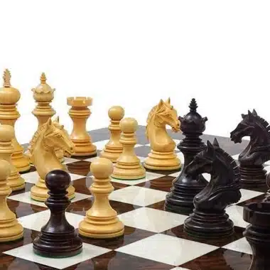 Ensemble Garvi Luxe Echiquier en Racine de Noyer Foncé Laqué & Jeu d'Echecs en Bois de Rose – Image 5
