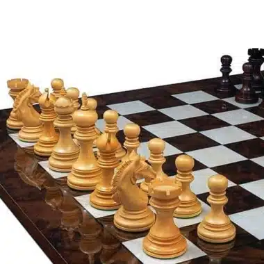 Ensemble Garvi Luxe Echiquier en Racine de Noyer Foncé Laqué & Jeu d'Echecs en Bois de Rose – Image 4