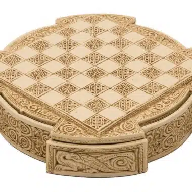 Coffret de rangement rond fermé, échiquier Ile de Lewis gravé sur le couvercle