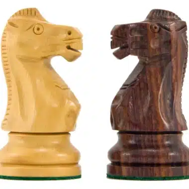 Cavaliers clair et foncé du jeu Staunton Supreme IV face à face