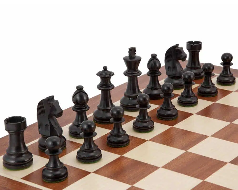 Ensemble Grand Championship II Echiquier en Bois d'Acajou et d'Erable, Jeu d'Echecs en Bois de Buis et Buis Ebonisé & Coffret de Rangement en Bois de Bouleau – Image 3