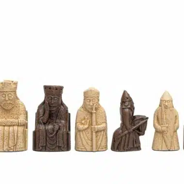 Ensemble Ile de Lewis Echiquier en Bois d'Acajou, Jeu d'Echecs Ile de Lewis et Coffret de Rangement – Image 6