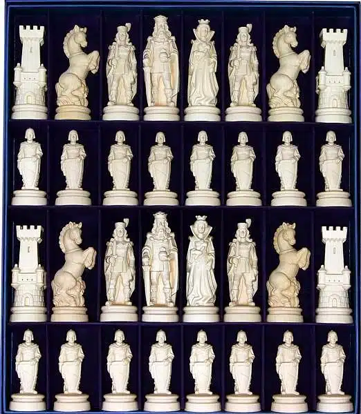 Jeu d'Echecs "Bergame Chevalier Bois Naturel" en Bois des Alpes Massif Sculpté Traditionnellement
