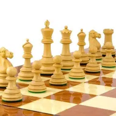 Ensemble Cheltenham Luxe Echiquier en Bois d'Orme et de Racine d'Erable Laqué & Jeu d'Echecs en Bois d'Ebène – Image 3