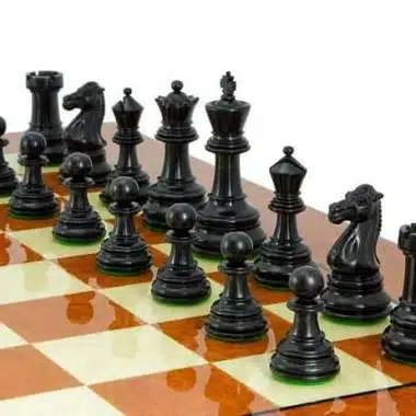 Ensemble Cheltenham Luxe Echiquier en Bois d'Orme et de Racine d'Erable Laqué & Jeu d'Echecs en Bois d'Ebène – Image 4