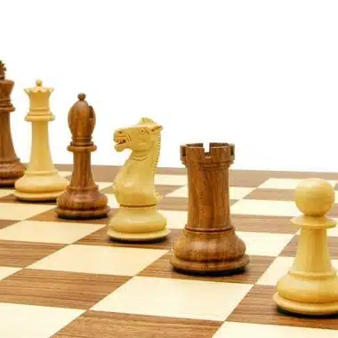 Pièces foncées et claires du jeu Victoria II, détail cavalier et tour