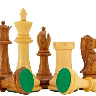 Pièces du jeu Victoria II couchées montrant la base feutrée verte