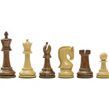 Jeu d'Echecs Sculpté en Bois d'Acacia et Echiquier en Bois d'Acajou – Image 9