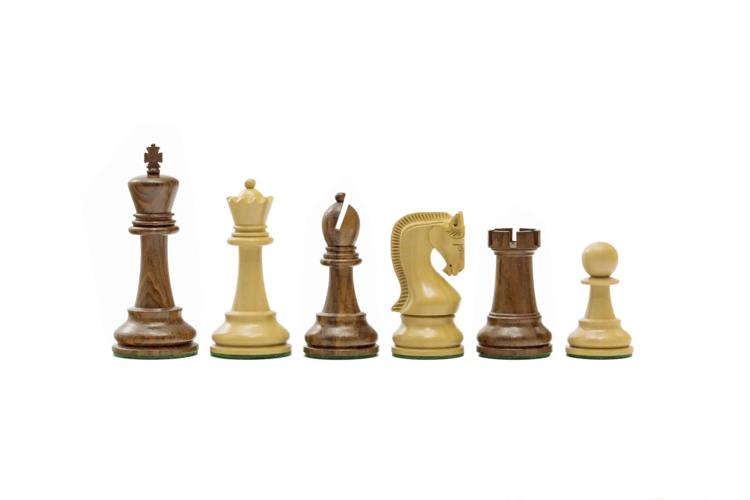 Jeu d'Echecs Sculpté en Bois d'Acacia et Echiquier en Bois d'Acajou – Image 9