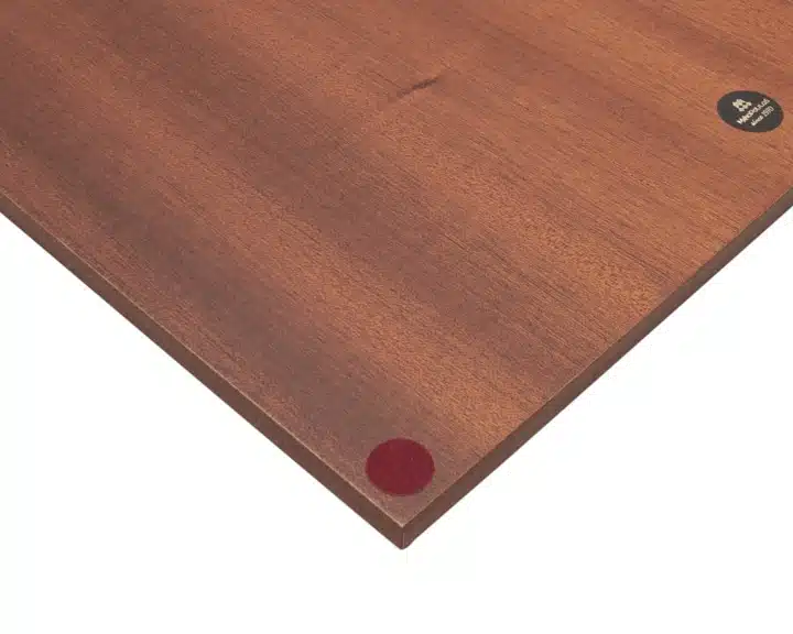 Jeu d'Echecs Sculpté en Bois d'Acacia et Echiquier en Bois d'Acajou – Image 14