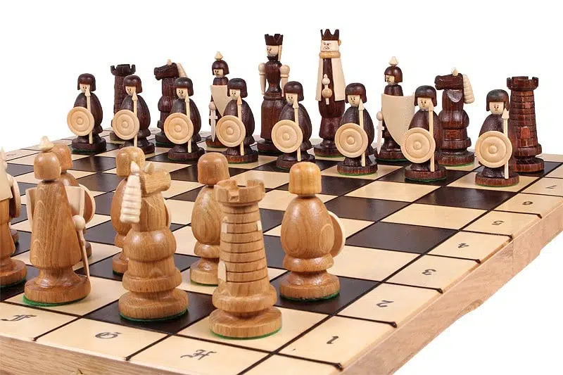 Echiquier Pliant et Jeu d'Echecs à Theme en Bois avec Rangement