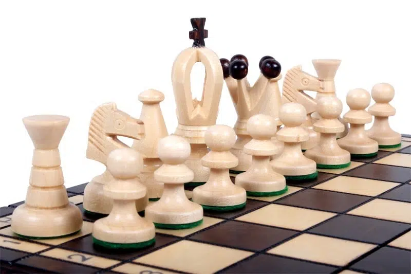 Pieces Echecs et Plateau de Jeu en Bois Pliable – Image 4