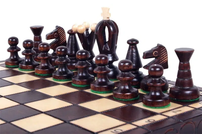 Pieces Echecs et Plateau de Jeu en Bois Pliable – Image 3