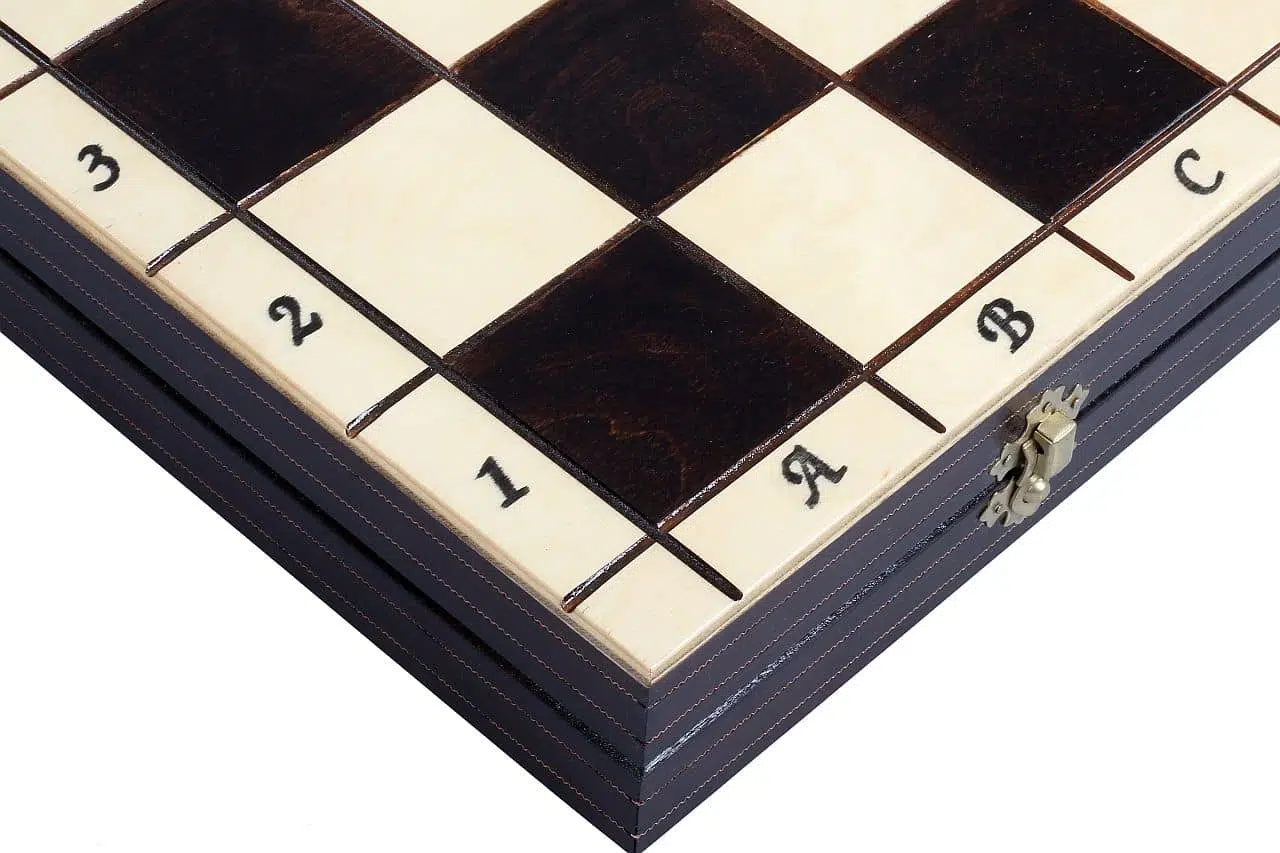 Jeu d'Echec et Echiquier Orné en Bois et Pliable – Image 7