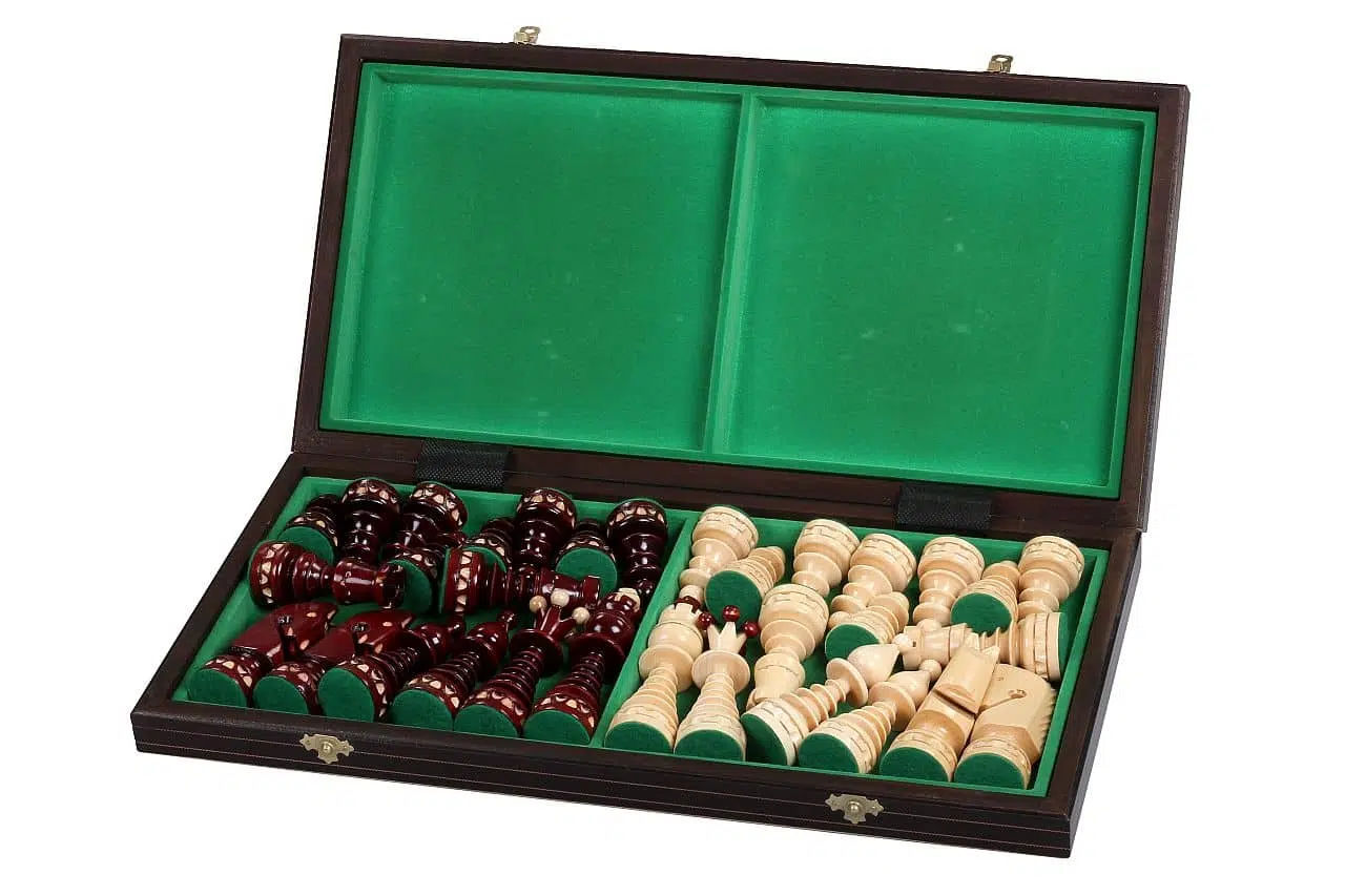 Jeu d'Echec et Echiquier Orné en Bois et Pliable – Image 2