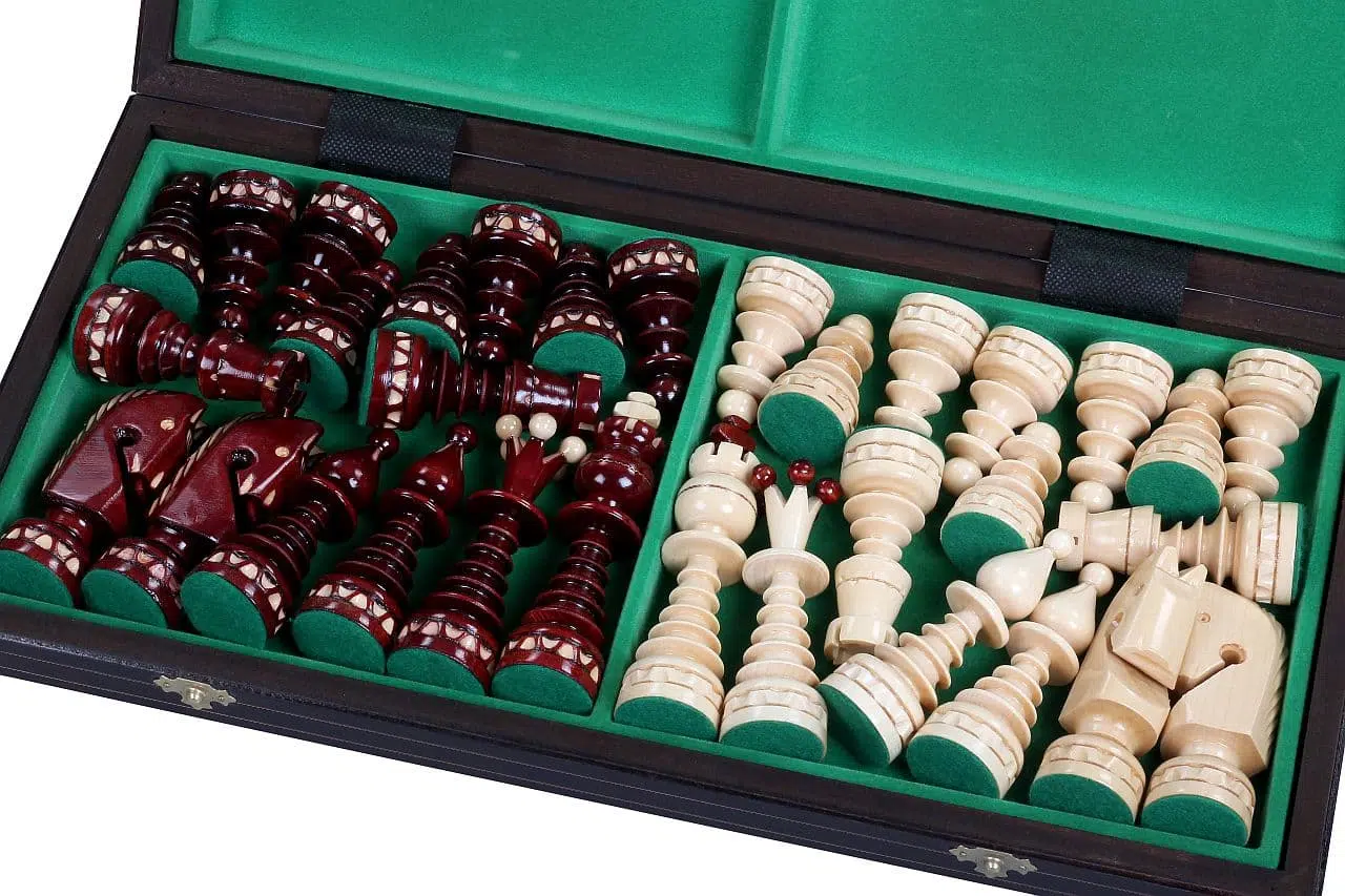Jeu d'Echec et Echiquier Orné en Bois et Pliable – Image 6