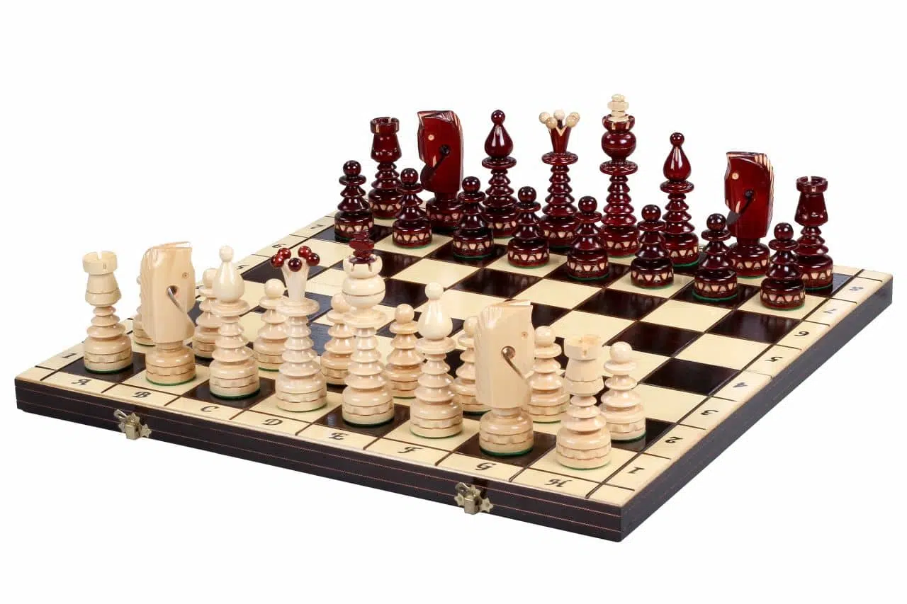 Jeu d'Echec et Echiquier Orné en Bois et Pliable