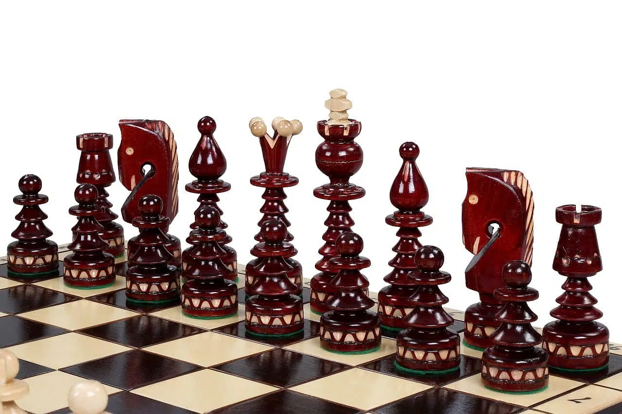 Jeu d'Echec et Echiquier Orné en Bois et Pliable – Image 3