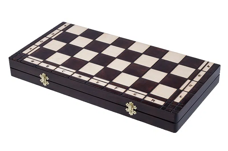 Jeu d'Echecs Sculpté en Bois et Echiquier Pliant avec Rangement – Image 9