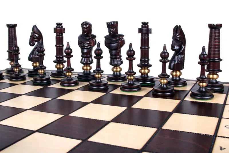 Grandes Pieces Echecs Sculptées en Bois et Echiquier Pliant en Bois avec Rangement – Image 3