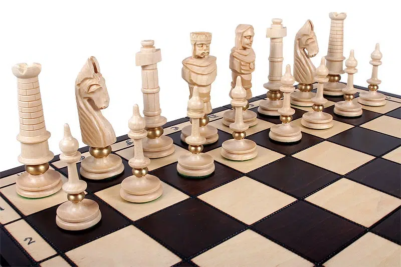Grandes Pieces Echecs Sculptées en Bois et Echiquier Pliant en Bois avec Rangement – Image 4