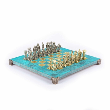 Alternative view of Petit Jeu d'Echecs Guerrier Spartiate - Pièces Dorées & Argentées avec Plateau de Jeu sur Pied en Metal