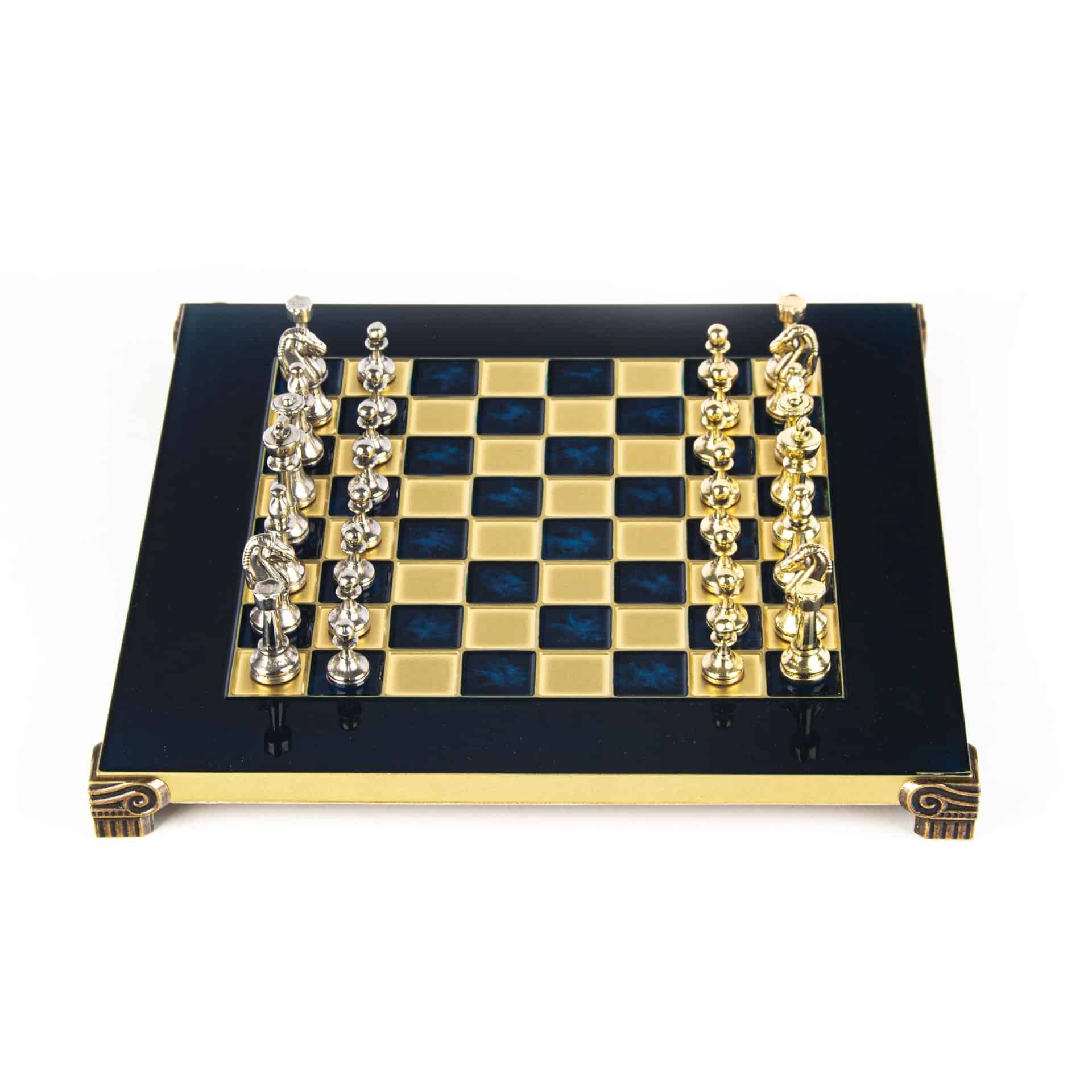 Petit Ensemble de jeu d'Echecs Staunton en Métal Argenté et Doré avec Echiquier sur Pied en Métal et Coffret de Rangement – Image 18
