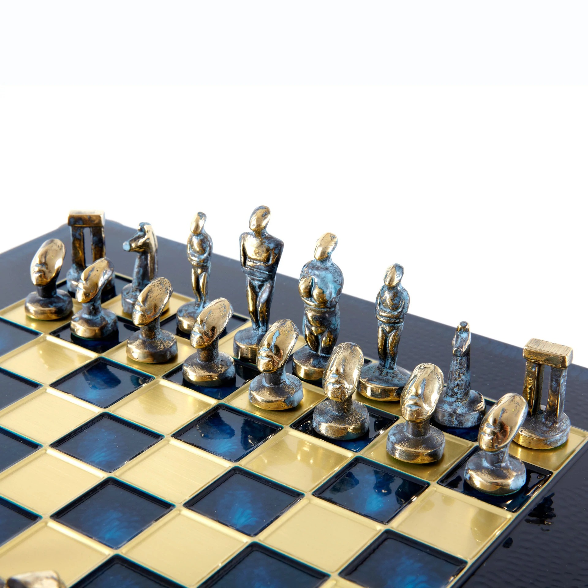 Petit Jeu d'échecs Art Cycladique en Laiton Bronze et Bleu – Échiquier Métal et Coffret Bois Laminé – Image 4
