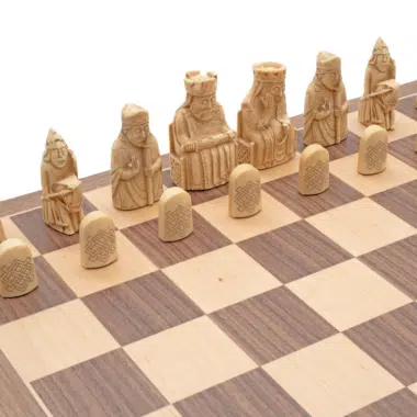 Ensemble d’Échecs Isle of Lewis – Pièces & Échiquier avec Coffret de Présentation