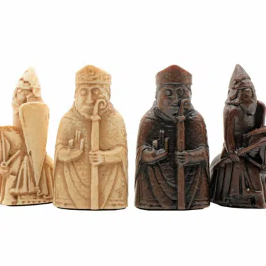 Ensemble d’Échecs Isle of Lewis – Pièces & Échiquier avec Coffret de Présentation