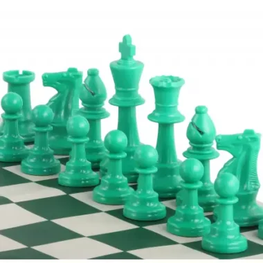 Jeu d’Echecs Multijoueurs pour Quatre – Design Interactif et Pièces Colorées Uniques