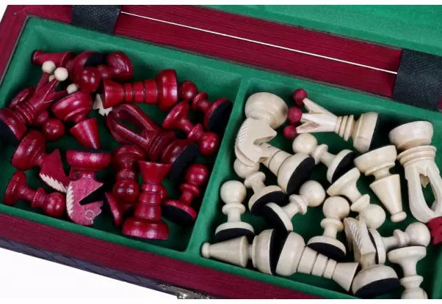 Petit Ensemble de Jeu d’Echecs Rouge et Ivoire Pliable en Bois