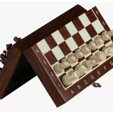 Jeu d'Echecs Magnétique Mini en Bois – Compact et Pratique pour Voyager