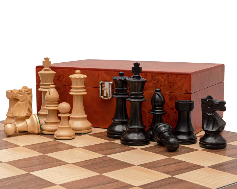Ensemble d’Echecs Staunton Conquest – Pièces en Bois et Echiquier Pliant en Bois de Noyer et Erable