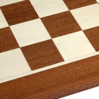 Détail du motif de l'échiquier en bois, révélant la qualité de fabrication - Le Palais Des Echecs