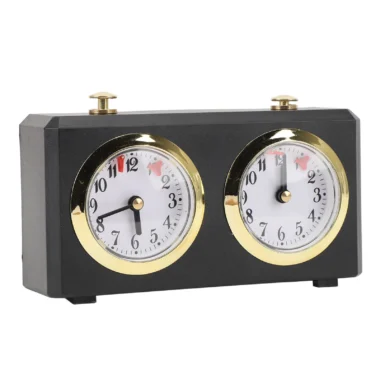 Horloge d'échecs analogique mécanique rétro, vue d'ensemble des deux cadrans